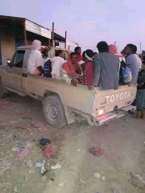 جماعة الحوثي ترحل مهاجرين أفارقة إلى عاصمة الجوف بعد الاشتباه بإصابة 2 بكورونا