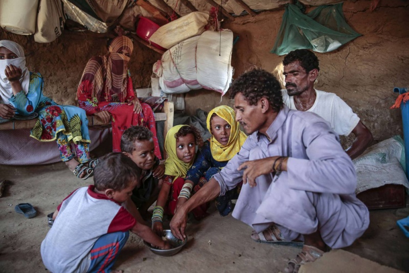 الفقر في اليمن يتجاوز الخطوط الحمر مع تمدد الوباء