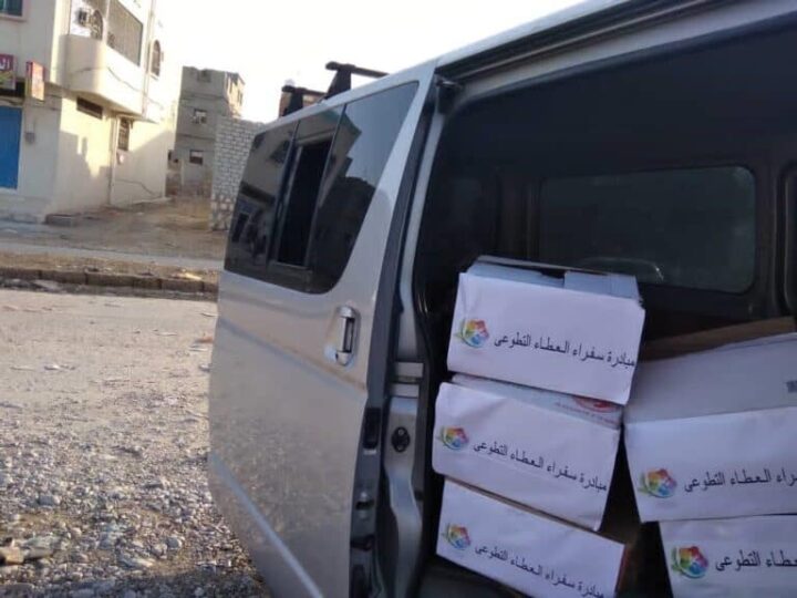 تدوير الملابس.. فكرة إبداعية في العمل التطوعي