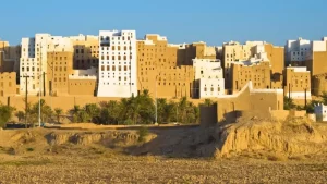 مدينة شبام، التي تعود إلى القرن السادس عشر، والمعروفة باسم "مانهاتن الصحراء" انضمت إلى قائمة التراث العالمي في عام 1982