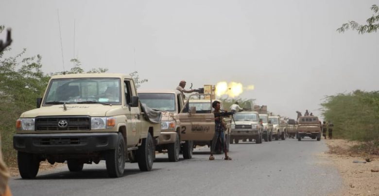 بعد سيطرتها على النقوب.. قوات العمالقة تحاصر الحوثيين في السليم والصفراء.. فيديو