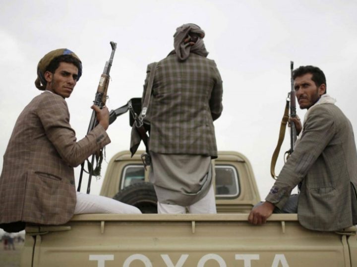 شاهد.. السلالي “الشرفي” يطلق النار على مواطنين عزل في الحديدة بعد نهب أراضيهم