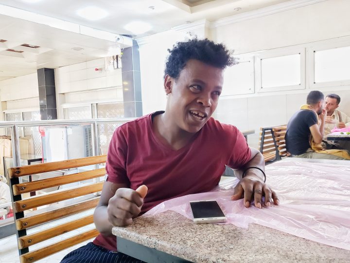 المهاجرون إلى اليمن.. قصة معاناة الوصول ونجاح البعض في العمل