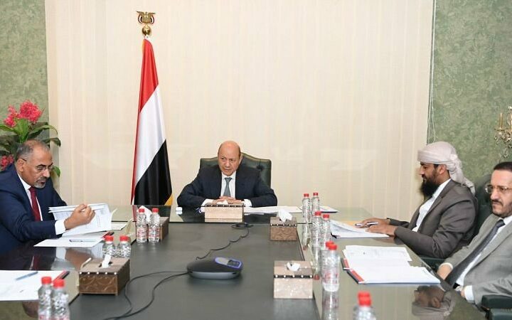 مجلس القيادة الرئاسي يواصل اجتماعه ويطلع على تقارير بشأن مسار الهدنة والوضع الأمني بشبوة