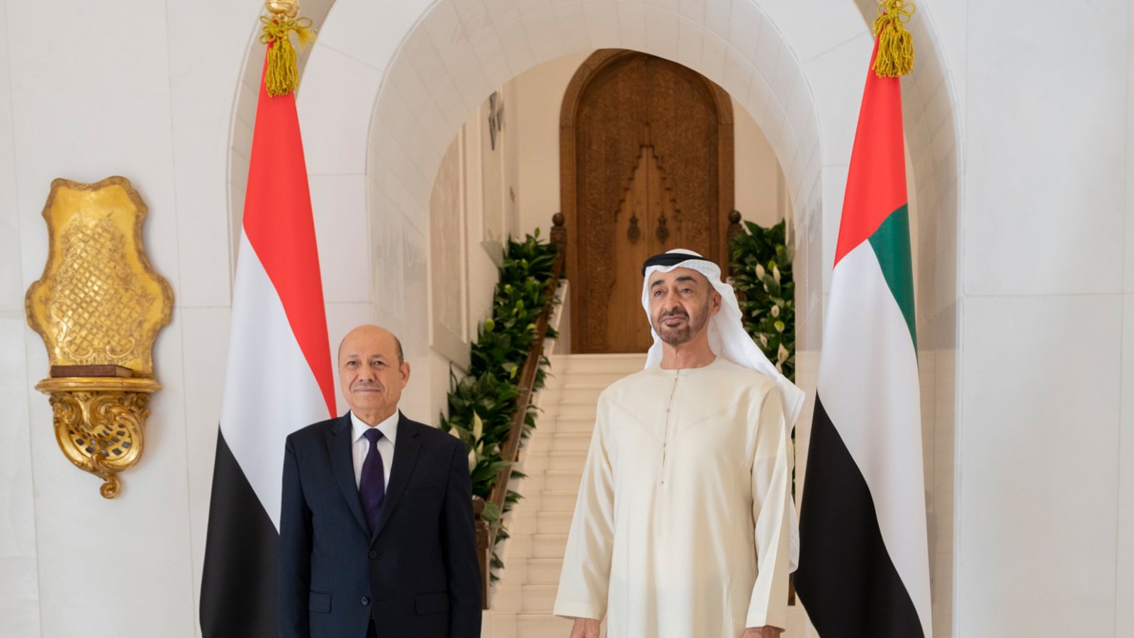 رئيس مجلس القيادة الرئاسي يتوجه الى ابوظبي في زيارة عمل غير رسمية