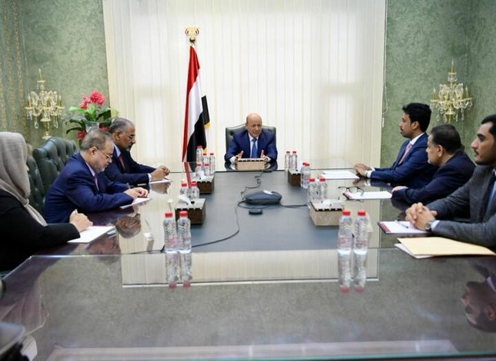 رئيس مجلس القيادة يلتقي رئاسة هيئة التشاور والمصالحة