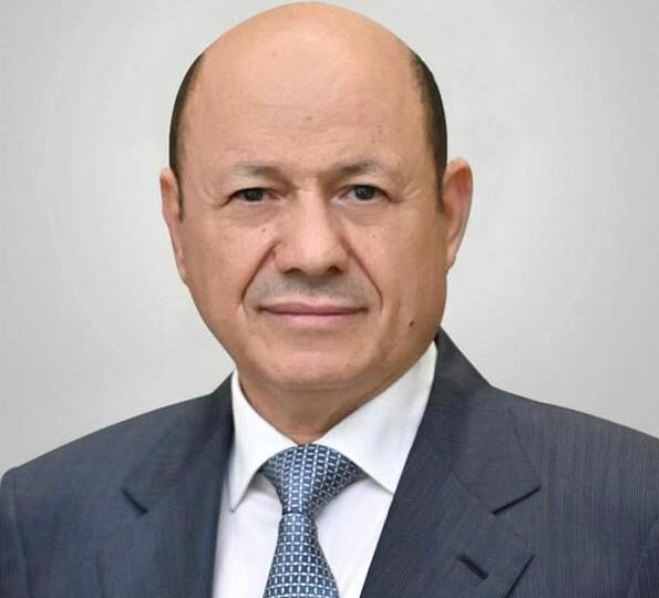 رئيس مجلس القيادة الرئاسي يهنىء باليوم الوطني الصيني