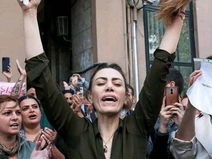 تواصل الاحتجاجات الغاضبة في إيران وتمددها لتشمل 200 مدينة.. فيديو