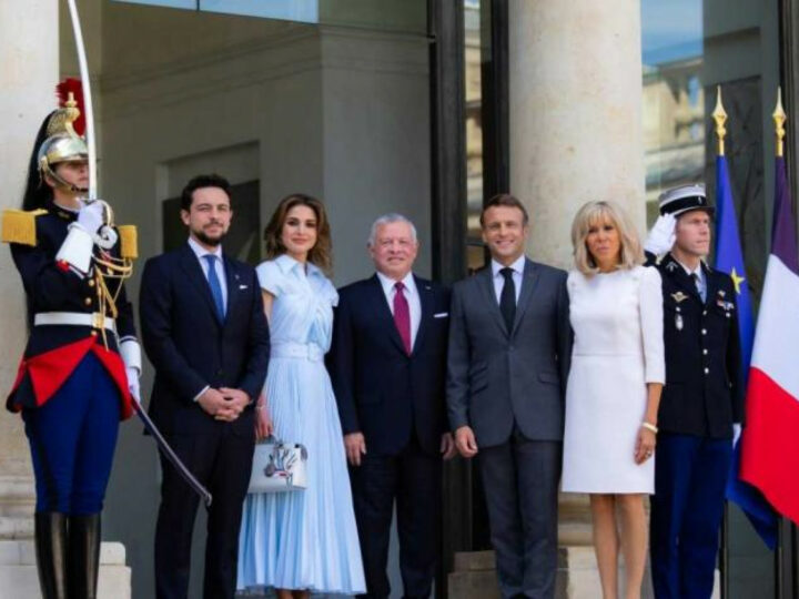 شاهد: ماكرون وزوجته يستقبلان العاهل الأردني والملكة رانيا