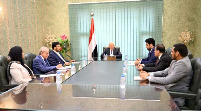 الرئيس العليمي يجتمع برئاسة هيئة التشاور والمصالحة في عدن